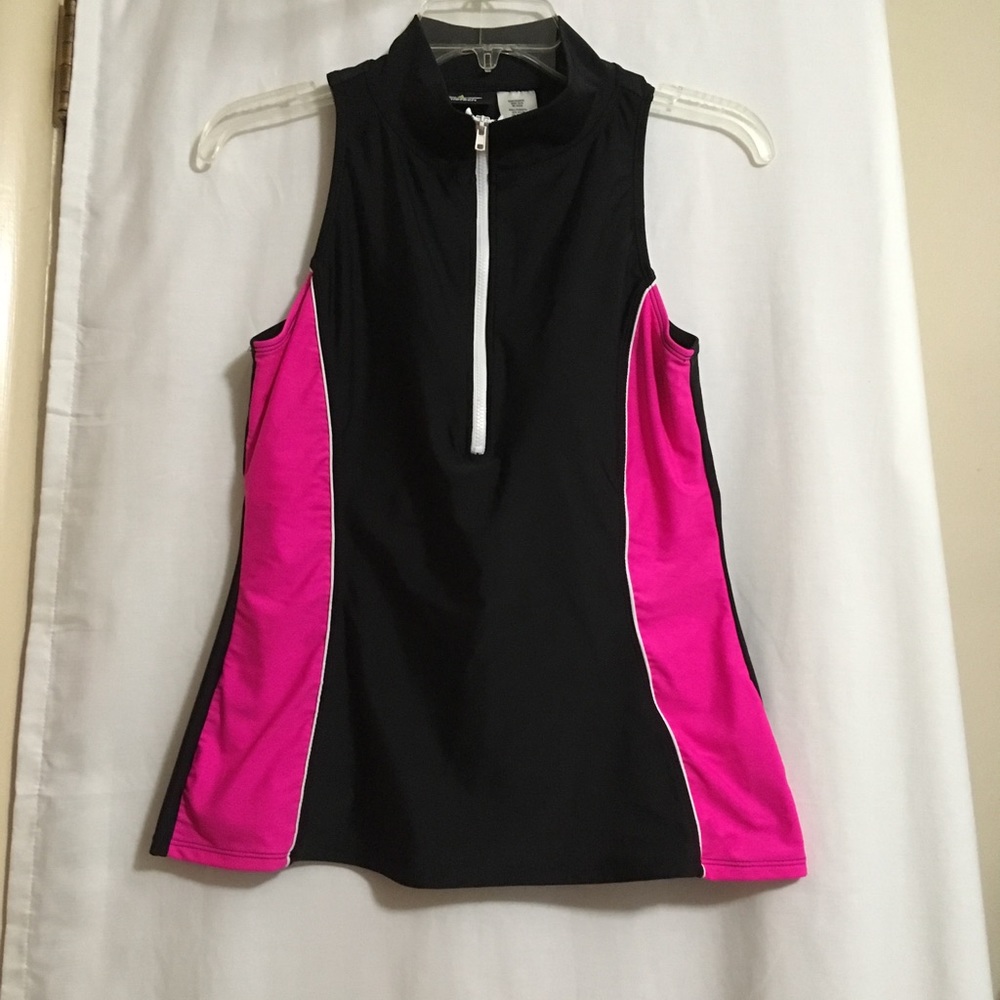 Athletech spandex top. Sleeveless. Front zip.